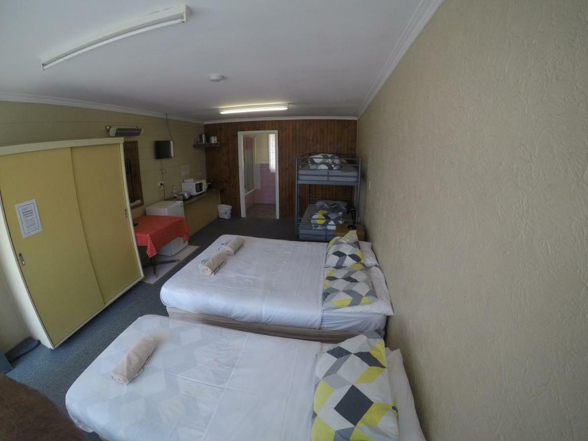 Turn-In Motel Варрнамбул Экстерьер фото